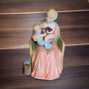Mother with Baby Statue
Collectable ,Homco/Home Interior